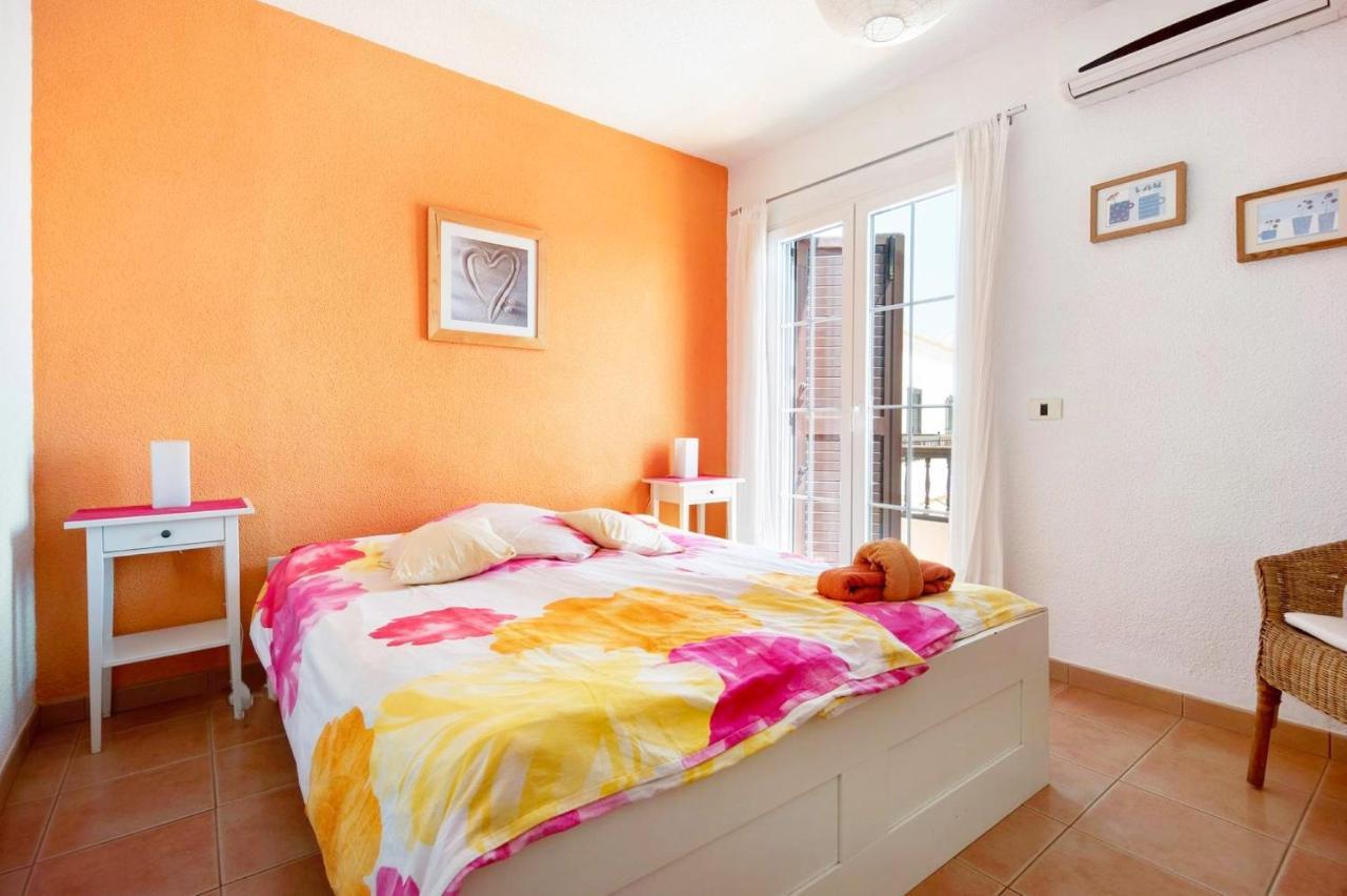 Сasa de vacaciones Lovely 2-bed House With Pool And Sea-view